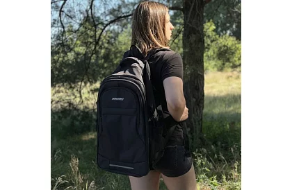 Rucsac cu o capacitate de 45 de litri – negru