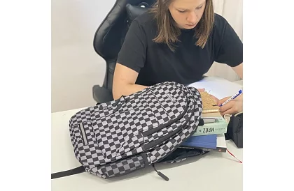 Rucsac cu o capacitate de 22 de litri – tablă de șah