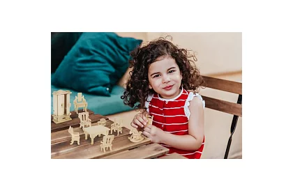 Mobilier din lemn pentru casa de păpuși