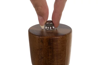 Măcinile manuale din lemn de acacia pentru condimente - set de 2 bucăți