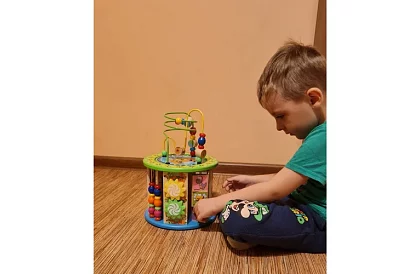 Jucărie educațională din lemn - multe funcții și jocuri