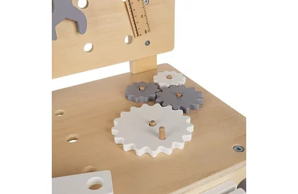 Masă de lucru din lemn cu unelte