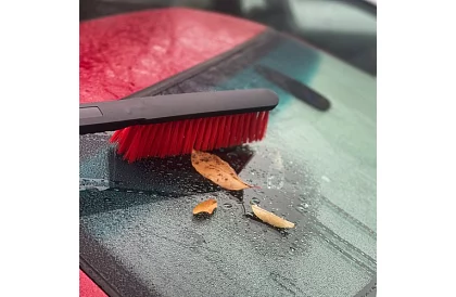 Răzătoare telescopică pentru gheață și perie pentru zăpadă