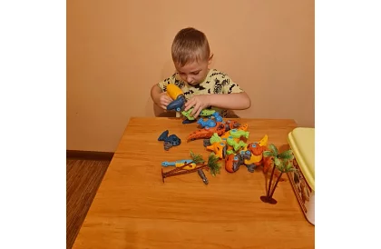 Set de construcție cu șuruburi – dinozauri 4 în 1