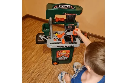 Atelier pentru copii masă cu unelte și valiză