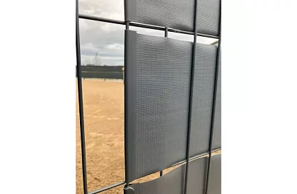 Bandă de umbrire pentru gard antracit – panou 450 g/m2 + cleme