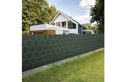 Bandă de umbrire pentru gard verde – panou 450 g/m2 + cleme