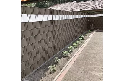 Bandă de umbrire pentru gard maro – panou 450 g/m2 + cleme