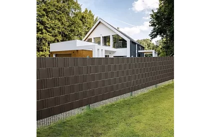 Bandă de umbrire pentru gard maro – panou 450 g/m2 + cleme