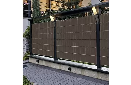 Bandă de umbrire pentru gard maro – panou 450 g/m2 + cleme