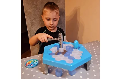 Jocul distractiv - salvează pinguinul