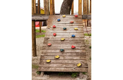 Chingi de escaladă – set de escaladă pentru copii 13 pietre + 2 mânere