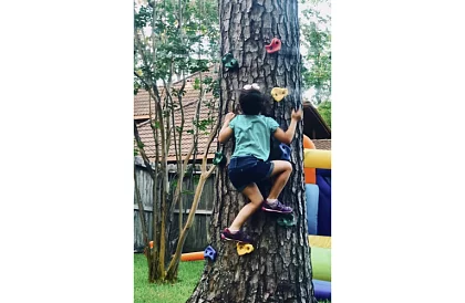 Prindere de escaladă – set de escaladă pentru copii 10 pietre + 2 mânere