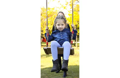 Leagăn de copii suspendat pe frânghii