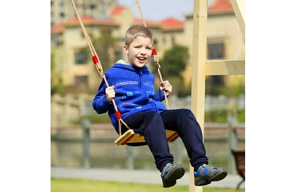 Leagăn de copii suspendat pe frânghii