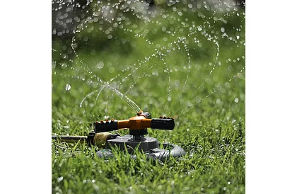 Sprinkler rotativ de grădină - cu 3 brațe