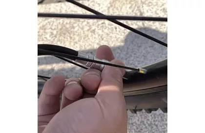 Pompa manuală din aluminiu pentru biciclete + suport