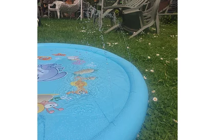 Bazină de apă pentru copii cu fântână