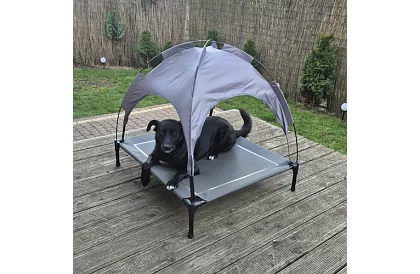 Pat de câine acoperit ridicat