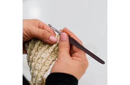 Set de croșetat în husă cu accesorii – 58 piese