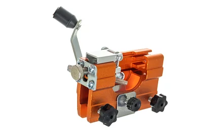 Brusca – ascuțitor manual pentru dinții feronerie de lanț