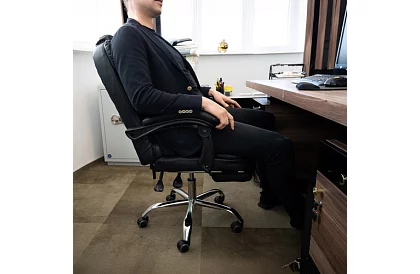 Scaun de birou cu suport pentru picioare extensibil – negru