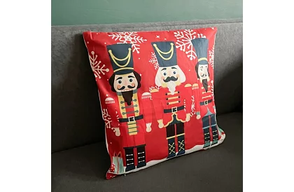 Pernă decorativă 45 × 45 cm – motivul Căpcăunului