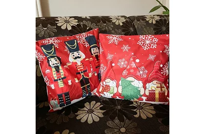 Pernă decorativă 45 × 45 cm – motivul Căpcăunului