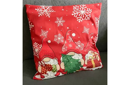 Pernă decorativă 45 × 45 cm – motiv gnomi