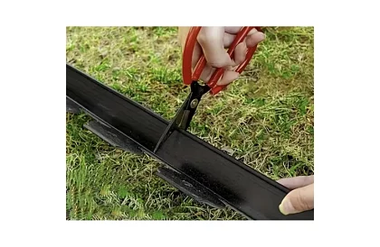 Bordură invizibilă 4 cm x 10 m - Margine de grădină neagră + 20 de țăruși