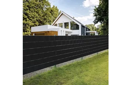 Bandă de umbrire pentru gard neagră – panou 450 g/m2 + cleme