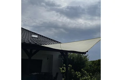 Plasă de umbrire triunghiulară 3 × 3 × 3 m – bej