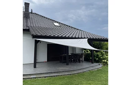 Plasă de umbrire triunghiulară 4 × 4 × 4 m – gri