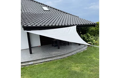 Plasă de umbrire triunghiulară 4 × 4 × 4 m – gri