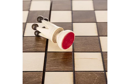 Șahuri din lemn de arțar – o clasă elegantă în valiză