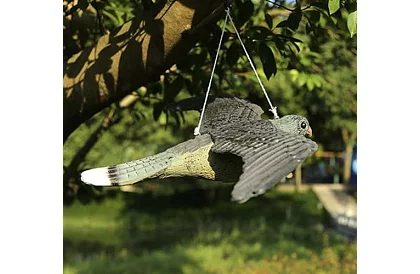 Dispozitiv de speriere suspendat – șoim realistic