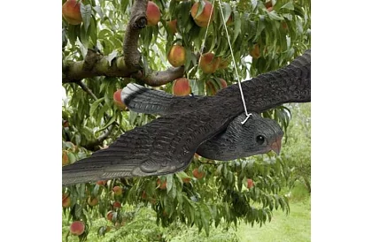 Dispozitiv de speriere suspendat – șoim realistic