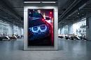 Nocturnă - imagine - Detaliu al unei mașini sport în oraș 31