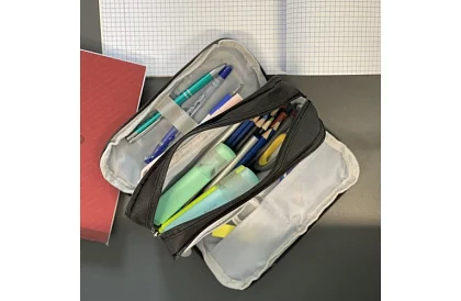 Etui școlar – penar negru cu trei compartimente