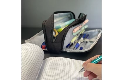 Etui școlar – penar negru cu trei compartimente