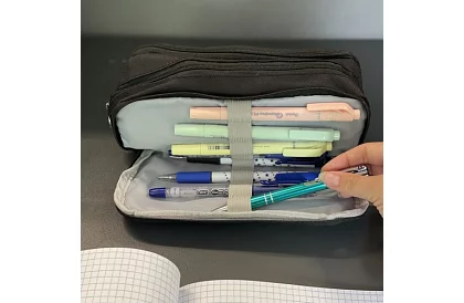Etui școlar – penar negru cu trei compartimente