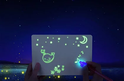 Tablă de desenat luminoasă A4 - desenare cu lumină