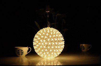 Bilă luminoasă LED suspendată, de Crăciun - diametru 13 cm