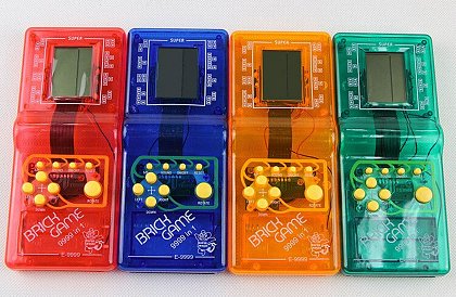 Brick Game – Consolă Retro 9999 în 1