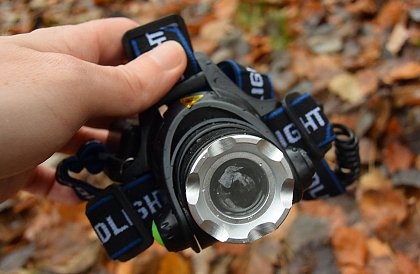 Lanternă frontală LED impermeabilă TA 309A - Zoom şi lungime a razei până la 500 metri.