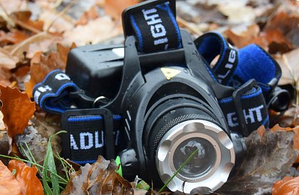 Lanternă frontală LED impermeabilă TA 309A - Zoom şi lungime a razei până la 500 metri.