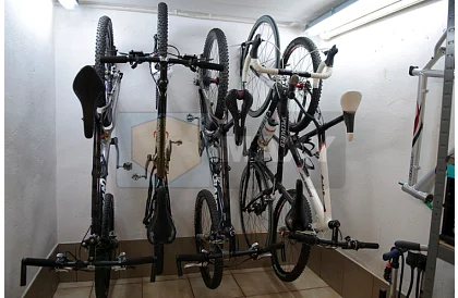 Cârlig pentru agățarea bicicletei pe perete