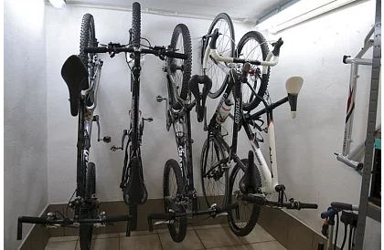 Cârlig pentru agățarea bicicletei pe perete