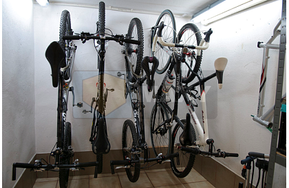 Cârlig pentru agățarea bicicletei pe perete