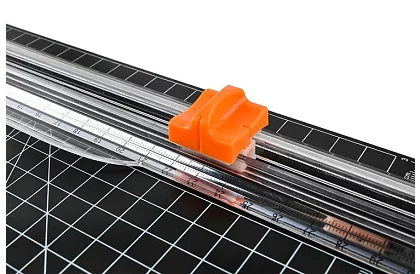 Tăietor de hârtie – guillotină/trimmer